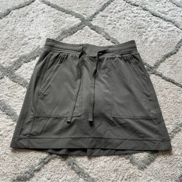 Athleta Chelsea cargo skort army green skirt with built in shorts athletic 4 - Picture 1 of 7